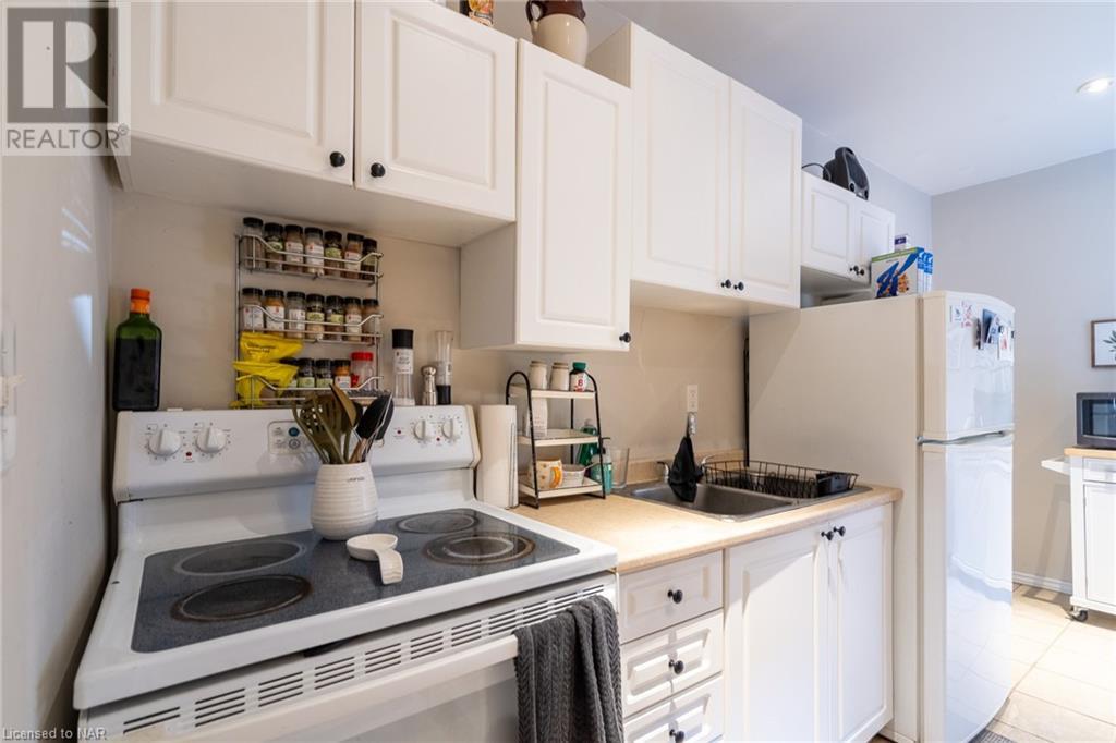 13 Woodland Avenue, St. Catharines, Ontario  L2R 5A1 - Photo 8 - 40518068