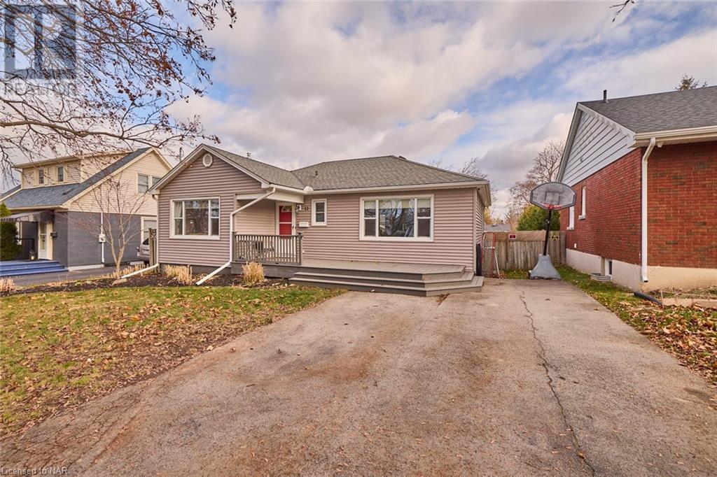 12 Perth Street, St. Catharines, Ontario  L2P 3C9 - Photo 2 - 40517145