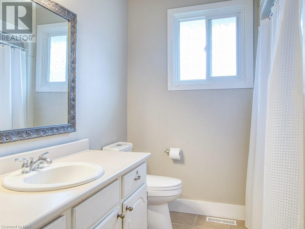 12 Whiteoak Crescent, Welland, Ontario  L3C 6E6 - Photo 11 - 40518610
