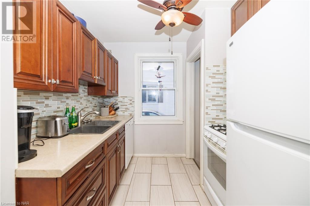 33 Argyle Crescent, St. Catharines, Ontario  L2P 2P5 - Photo 13 - 40517859