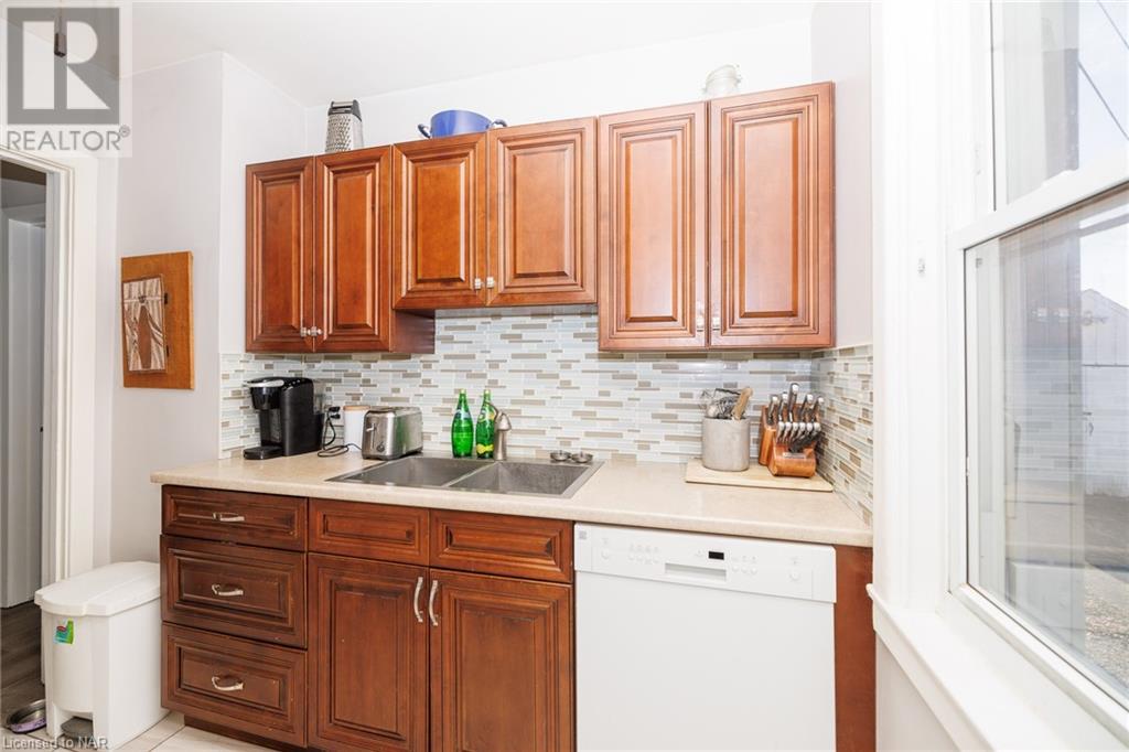 33 Argyle Crescent, St. Catharines, Ontario  L2P 2P5 - Photo 14 - 40517859
