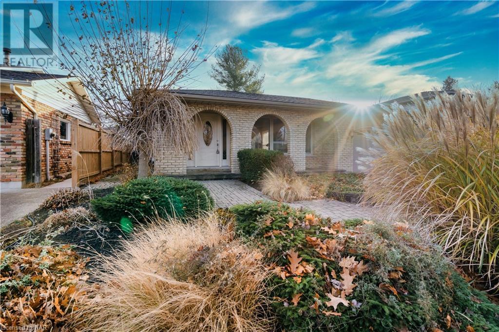 26 Lakebreeze Crescent, St. Catharines, Ontario  L2M 7C5 - Photo 2 - 40499747