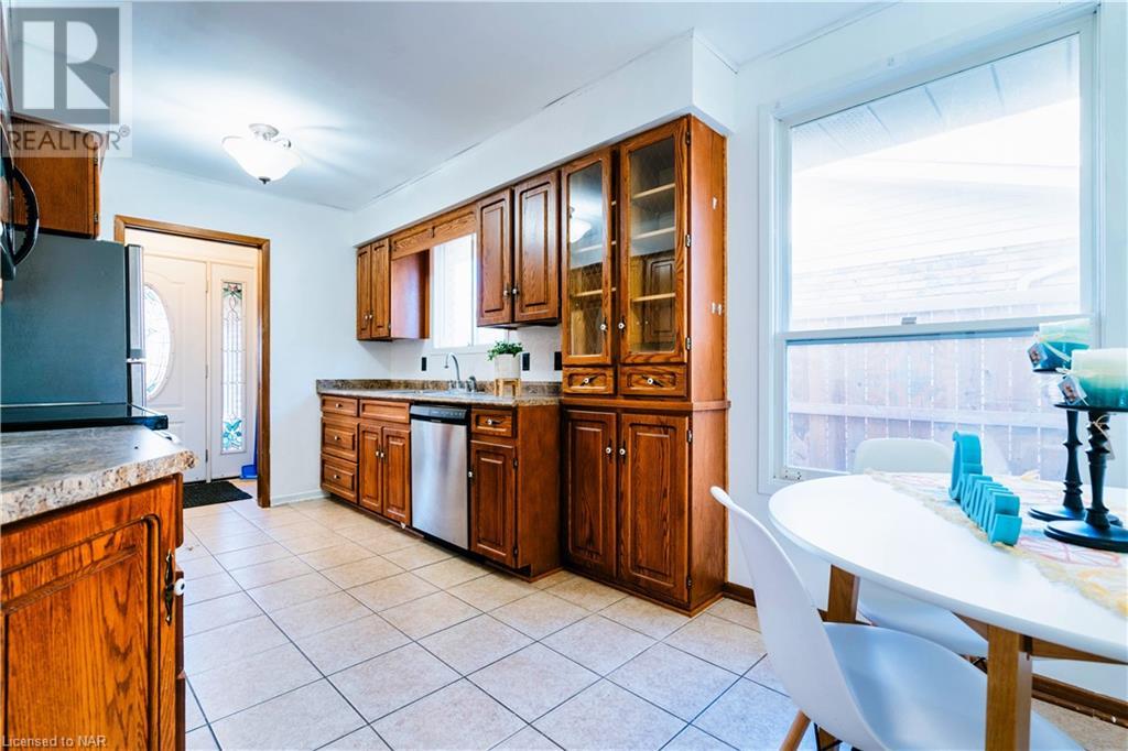 26 Lakebreeze Crescent, St. Catharines, Ontario  L2M 7C5 - Photo 9 - 40499747