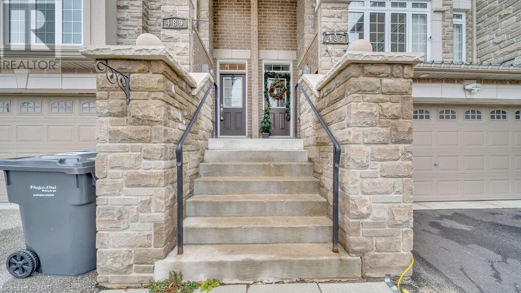 489 Briggs Court, Mississauga, Ontario  L5W 0C6 - Photo 2 - 40519623