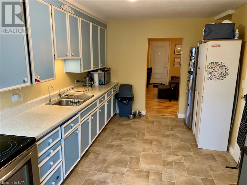 9 Oakdale Avenue, St. Catharines, Ontario  L2P 2B8 - Photo 3 - 40520410