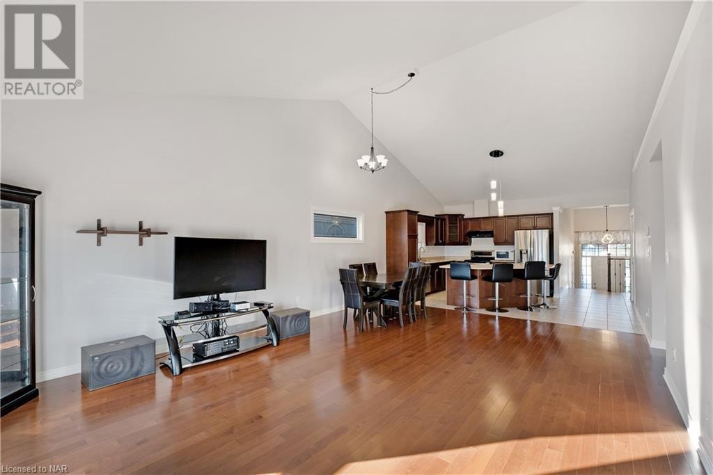 8744 Upper Canada Drive, Niagara Falls, Ontario  L2H 0B8 - Photo 12 - 40520535