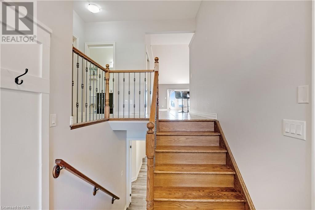 8744 Upper Canada Drive, Niagara Falls, Ontario  L2H 0B8 - Photo 4 - 40520535
