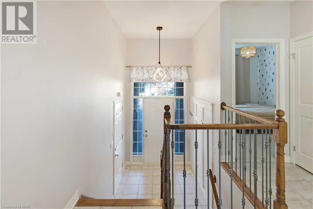8744 Upper Canada Drive, Niagara Falls, Ontario  L2H 0B8 - Photo 5 - 40520535