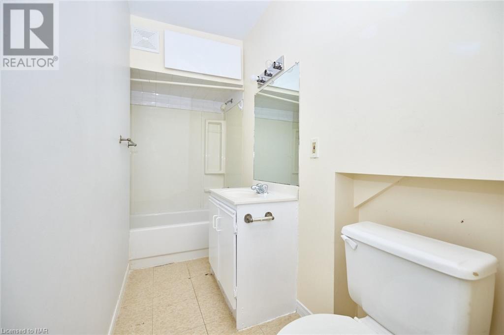 8 Pelham Road, St. Catharines, Ontario  L2S 1P9 - Photo 8 - 40520719