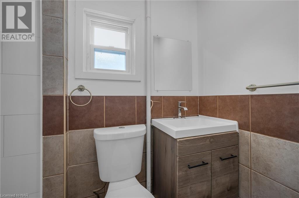 252 Vine Street Unit# 2, St. Catharines, Ontario  L2M 4T1 - Photo 11 - 40520856
