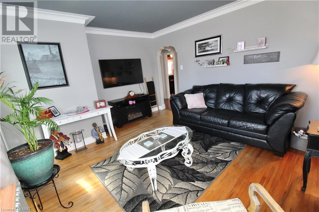 12 West Street S, Thorold, Ontario  L2V 2R6 - Photo 2 - 40519056