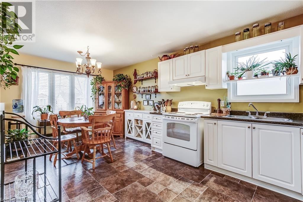 7712 Charnwood Avenue, Niagara Falls, Ontario  L2H 3E3 - Photo 12 - 40520347