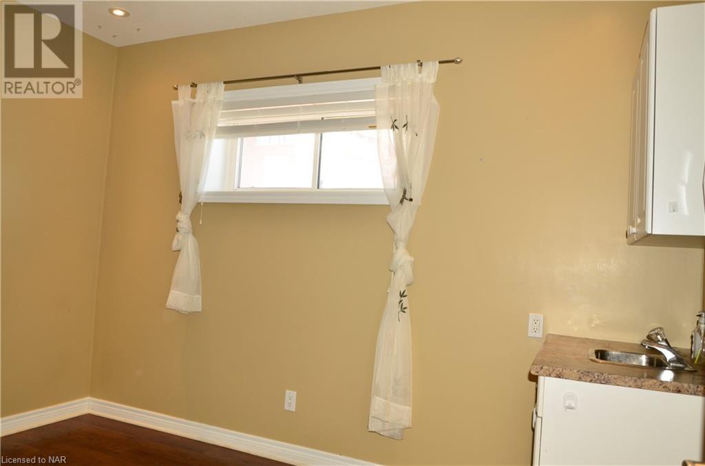577 Ontario Street, St. Catharines, Ontario  L2N 4N4 - Photo 8 - 40521709