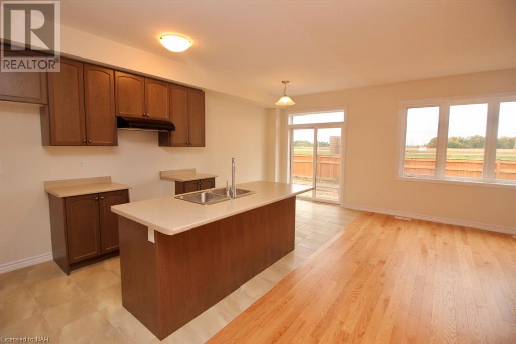 272 Explorer Way, Thorold, Ontario  L2V 0K2 - Photo 3 - 40521986