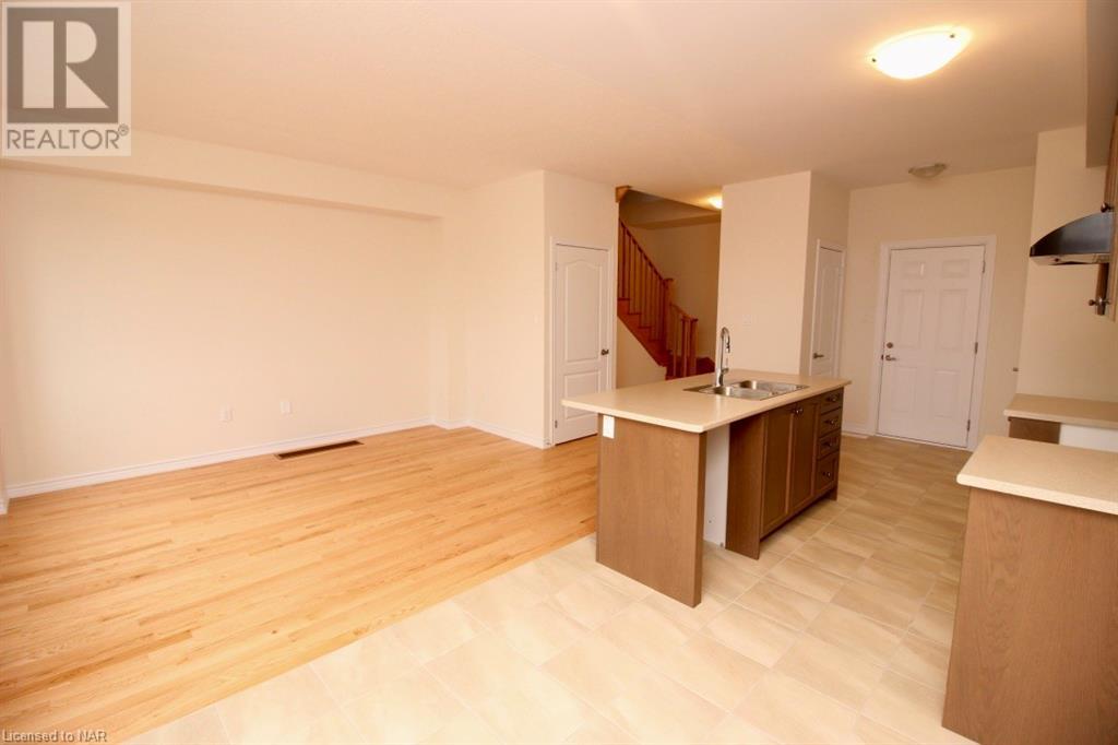272 Explorer Way, Thorold, Ontario  L2V 0K2 - Photo 4 - 40521986