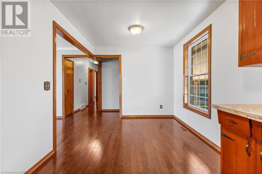 33 Crescentwood Drive, St. Catharines, Ontario  L2N 4K7 - Photo 12 - 40522034