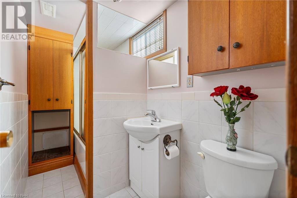 33 Crescentwood Drive, St. Catharines, Ontario  L2N 4K7 - Photo 21 - 40522034