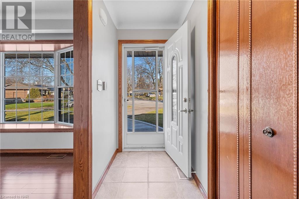 33 Crescentwood Drive, St. Catharines, Ontario  L2N 4K7 - Photo 6 - 40522034