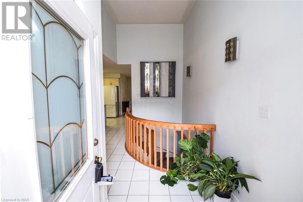 15 Colonial Crescent, Grimsby, Ontario  L3M 5H2 - Photo 2 - 40521680
