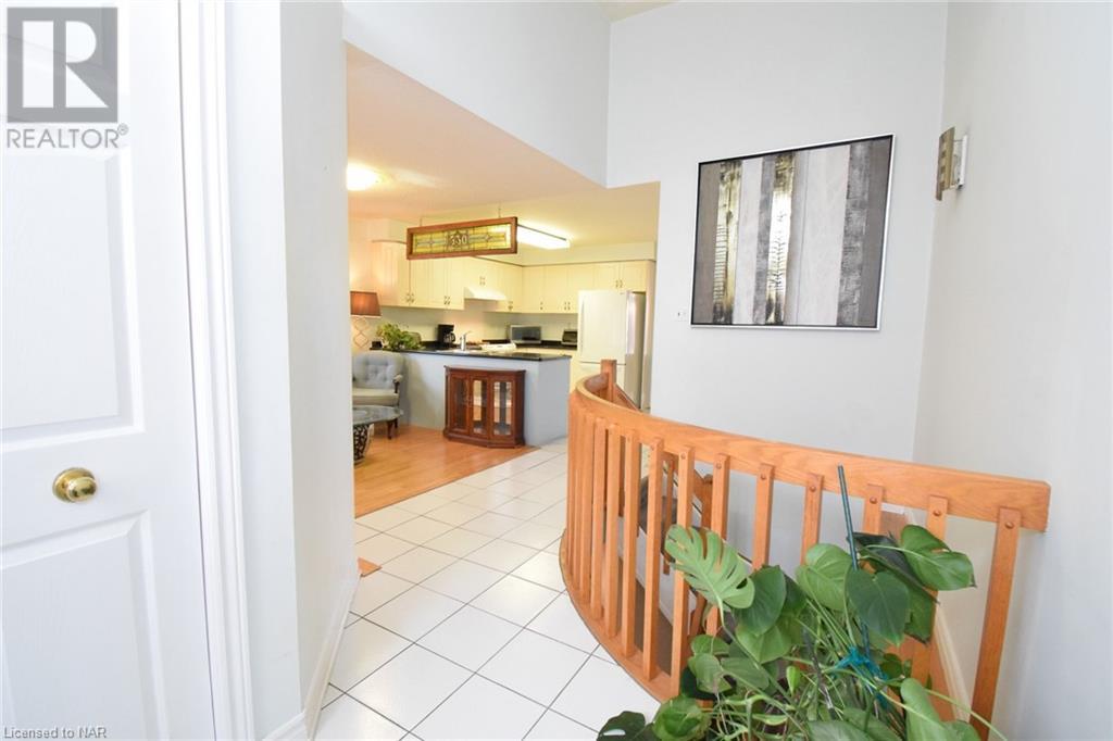 15 Colonial Crescent, Grimsby, Ontario  L3M 5H2 - Photo 3 - 40521680
