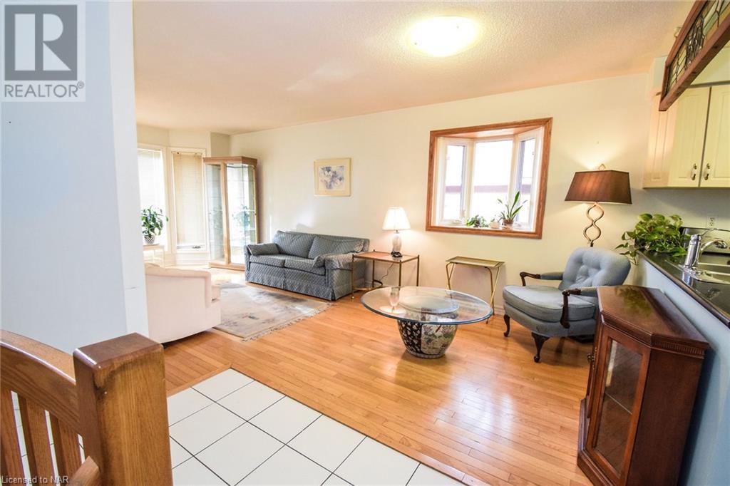 15 Colonial Crescent, Grimsby, Ontario  L3M 5H2 - Photo 5 - 40521680