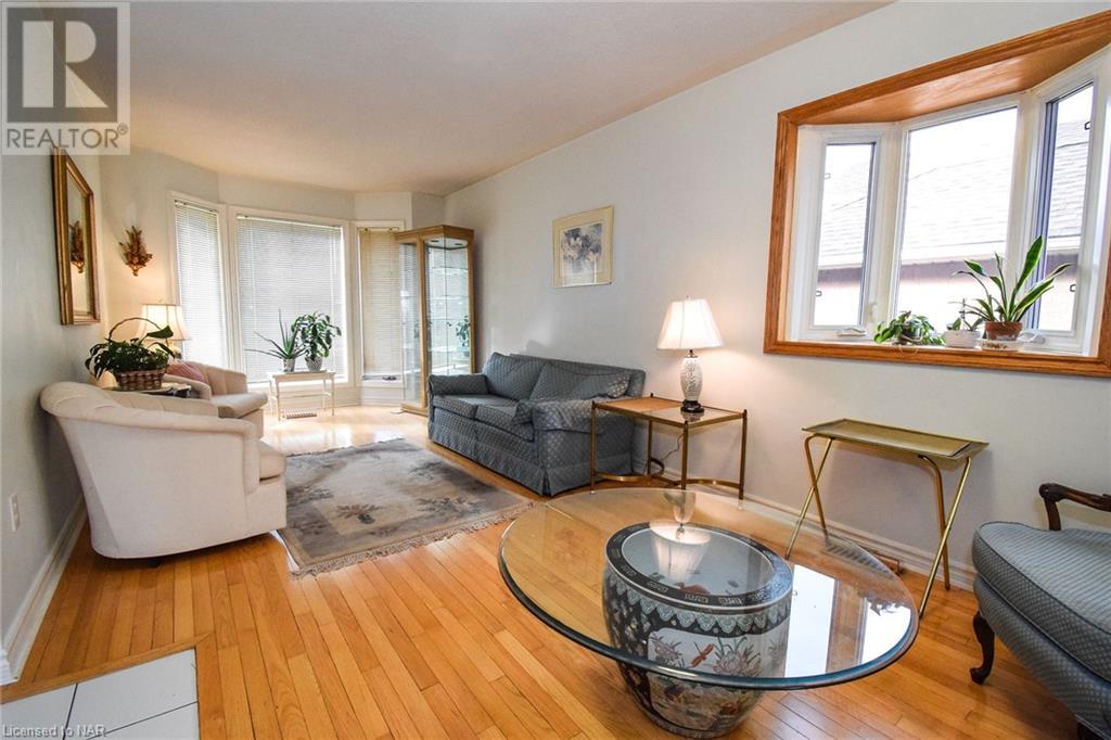 15 Colonial Crescent, Grimsby, Ontario  L3M 5H2 - Photo 6 - 40521680