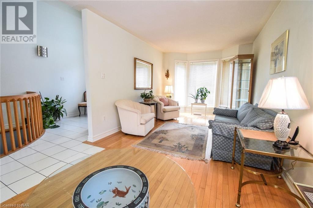 15 Colonial Crescent, Grimsby, Ontario  L3M 5H2 - Photo 7 - 40521680