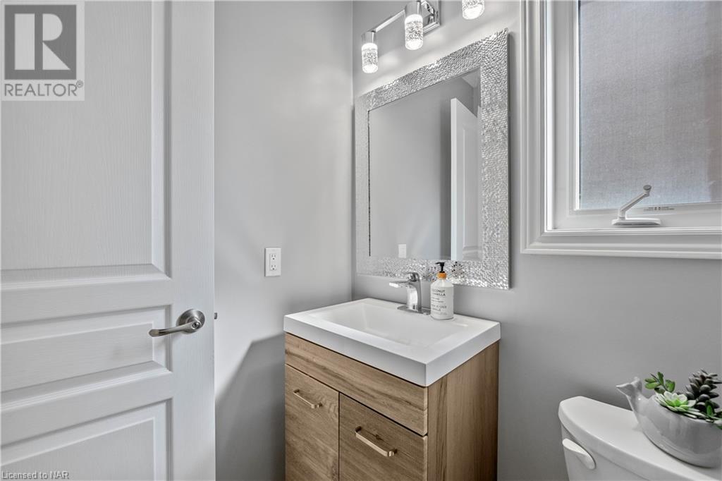 9349 Madison Crescent, Niagara Falls, Ontario  L2H 0M3 - Photo 13 - 40522197