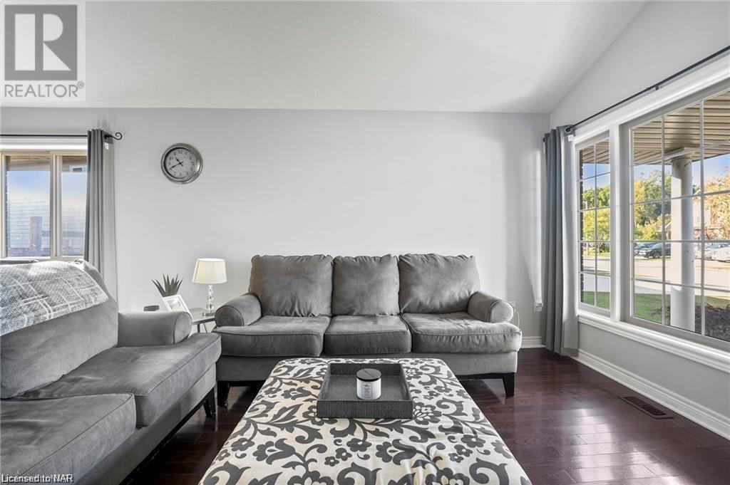 8520 Glavcic Drive, Niagara Falls, Ontario  L2H 0B1 - Photo 4 - 40521542