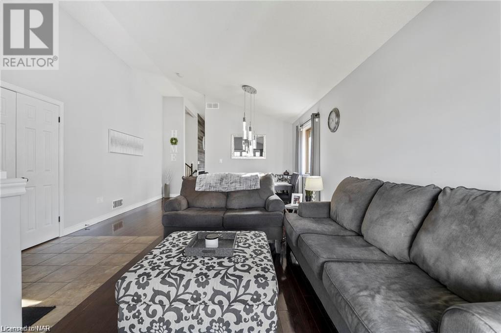 8520 Glavcic Drive, Niagara Falls, Ontario  L2H 0B1 - Photo 6 - 40521542
