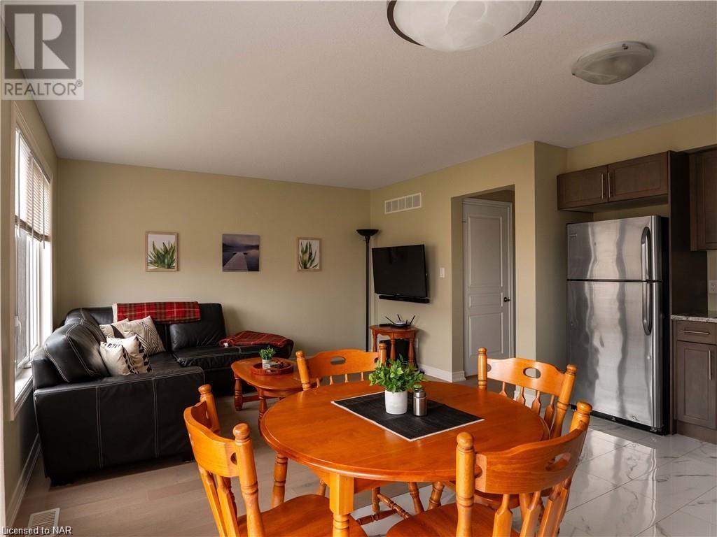 277 Silverwood Avenue, Welland, Ontario  L3C 0C5 - Photo 7 - 40522230