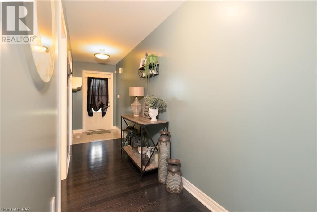 463 Classic Avenue, Welland, Ontario  L3B 0A3 - Photo 3 - 40522582