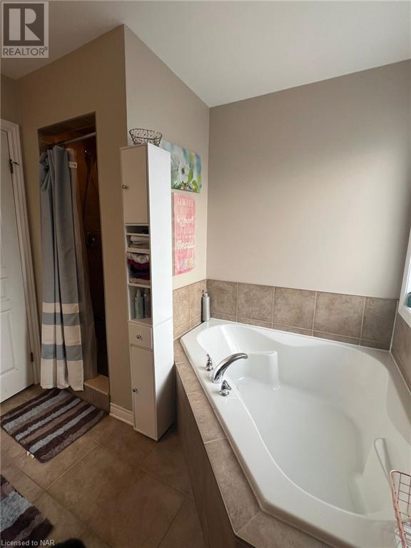 7083 Brittany Court, Niagara Falls, Ontario  L2H 3N6 - Photo 14 - 40522919