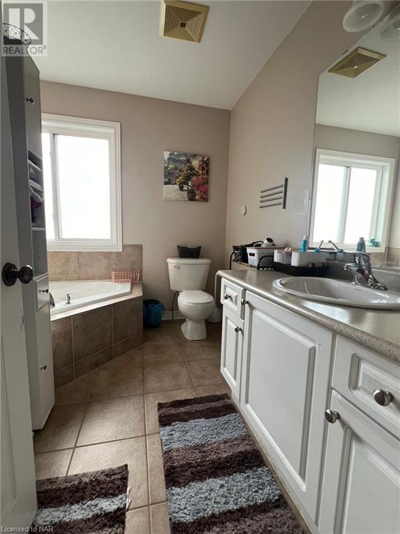 7083 Brittany Court, Niagara Falls, Ontario  L2H 3N6 - Photo 15 - 40522919