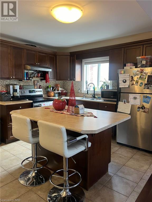 7083 Brittany Court, Niagara Falls, Ontario  L2H 3N6 - Photo 3 - 40522919