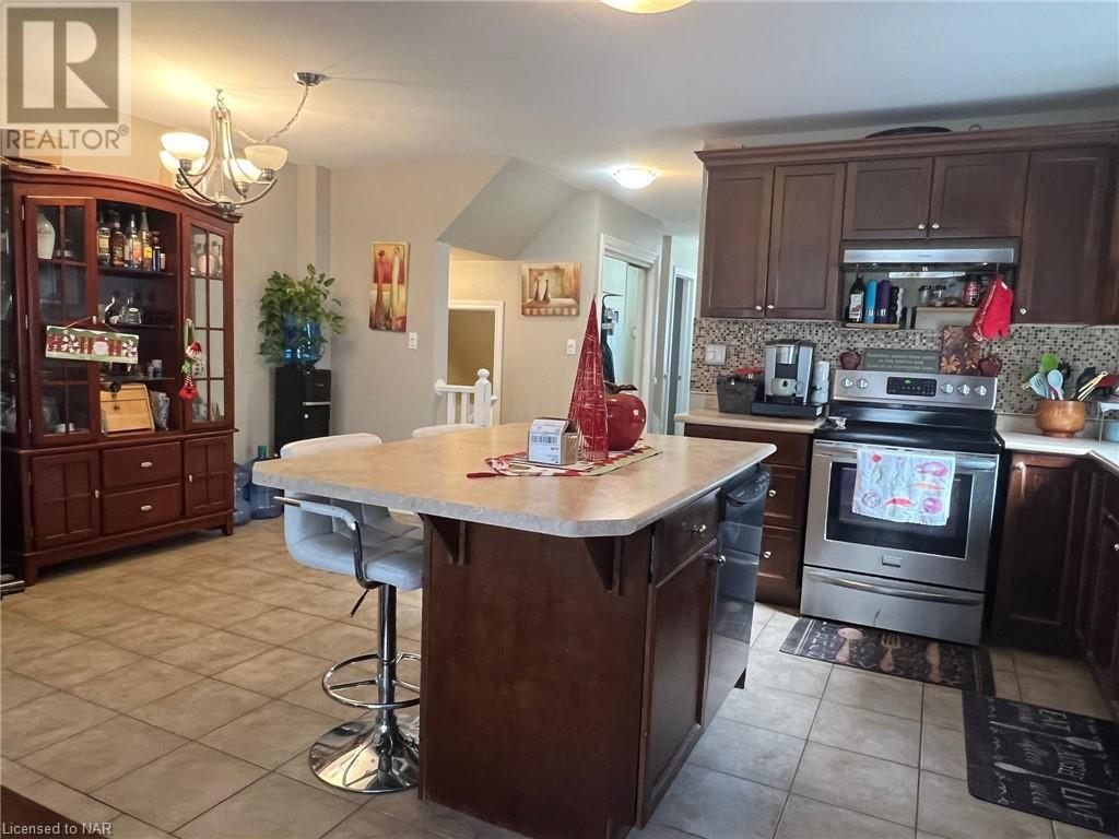 7083 Brittany Court, Niagara Falls, Ontario  L2H 3N6 - Photo 4 - 40522919