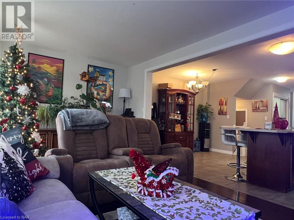 7083 Brittany Court, Niagara Falls, Ontario  L2H 3N6 - Photo 6 - 40522919