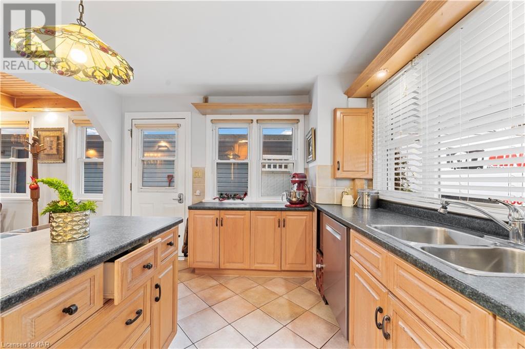 32 Ghent Street, St. Catharines, Ontario  L2N 2C6 - Photo 5 - 40523024