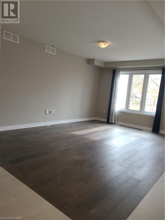 15 Laurent Avenue, Welland, Ontario  L3B 0E2 - Photo 3 - 40523091