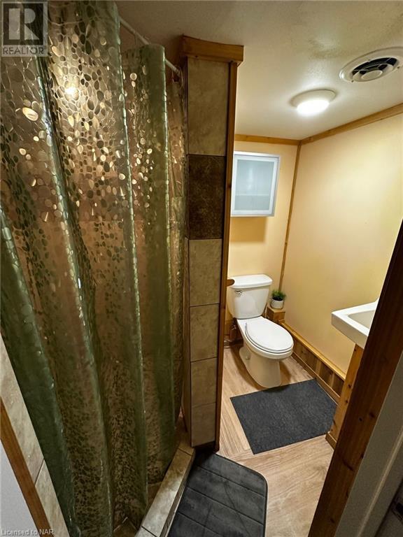 5161 Stamford Street, Niagara Falls, Ontario  L2E 1M8 - Photo 11 - 40523429