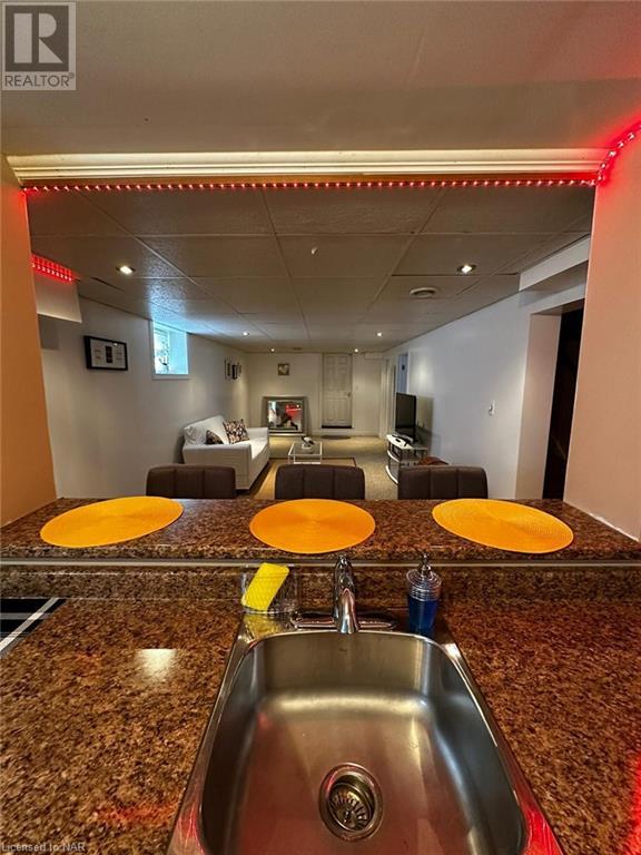 5161 Stamford Street, Niagara Falls, Ontario  L2E 1M8 - Photo 4 - 40523429