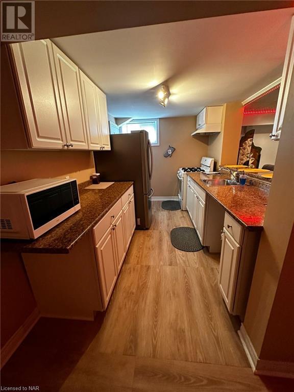 5161 Stamford Street, Niagara Falls, Ontario  L2E 1M8 - Photo 8 - 40523429