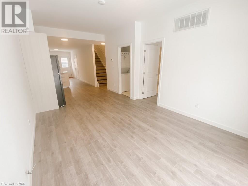 16 Waterleaf Trail, Welland, Ontario  L3C 0H6 - Photo 4 - 40523269