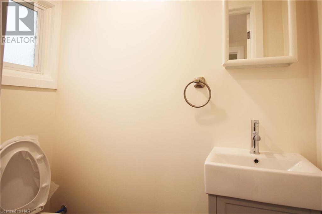 305 Lakeshore Road, St. Catharines, Ontario  L2M 1S1 - Photo 12 - 40523815