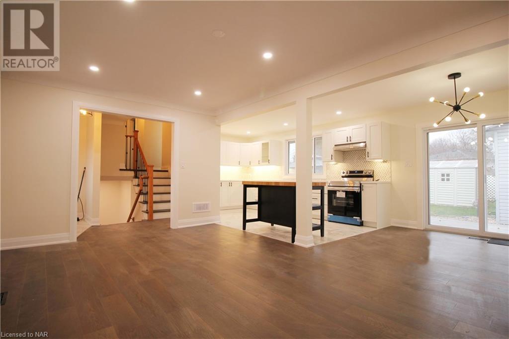 305 Lakeshore Road, St. Catharines, Ontario  L2M 1S1 - Photo 2 - 40523815