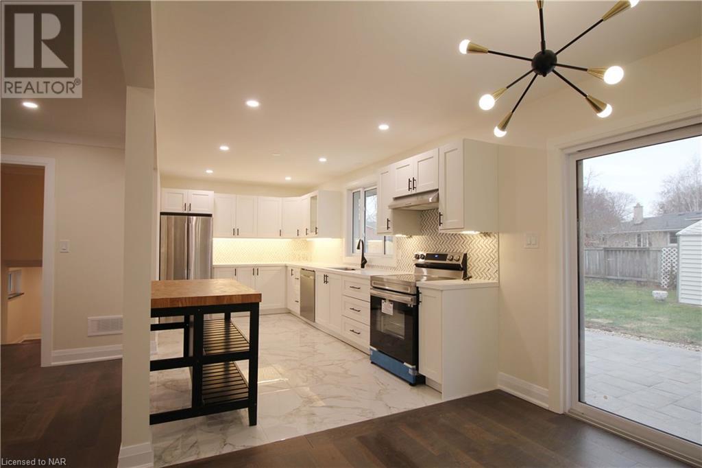 305 Lakeshore Road, St. Catharines, Ontario  L2M 1S1 - Photo 3 - 40523815