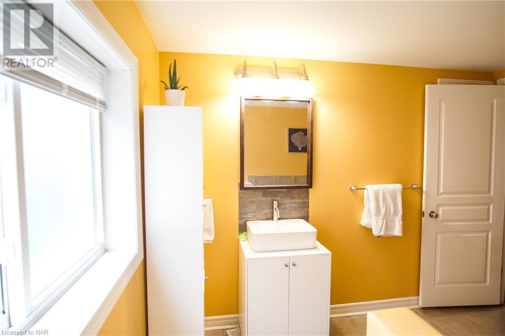 7220 Kelly Drive, Niagara Falls, Ontario  L2H 3K1 - Photo 31 - 40524403