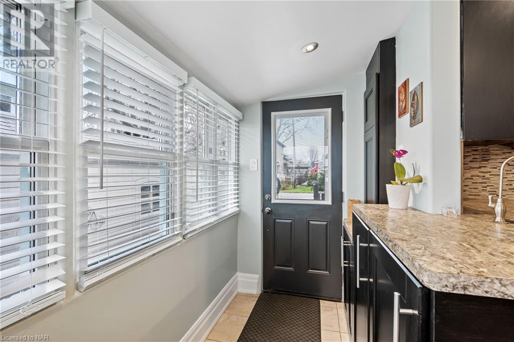 2 Colton Avenue, St. Catharines, Ontario  L2N 5B1 - Photo 4 - 40504876
