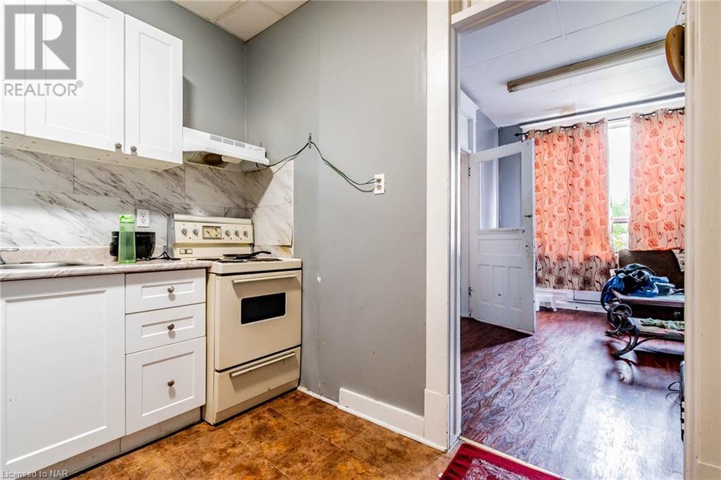 5899 Main Street, Niagara Falls, Ontario  L2G 5Z7 - Photo 14 - 40524353