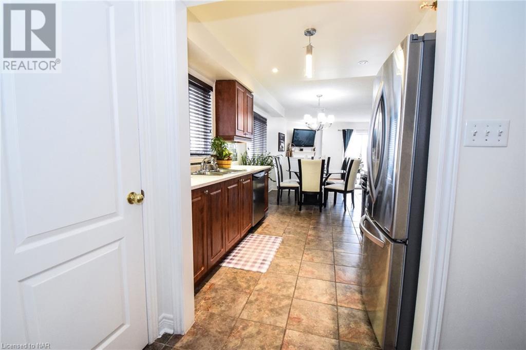 12 Mackenzie King Avenue, St. Catharines, Ontario  L2P 0A1 - Photo 4 - 40525092